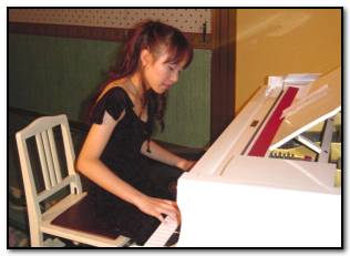 yuko_at_piano